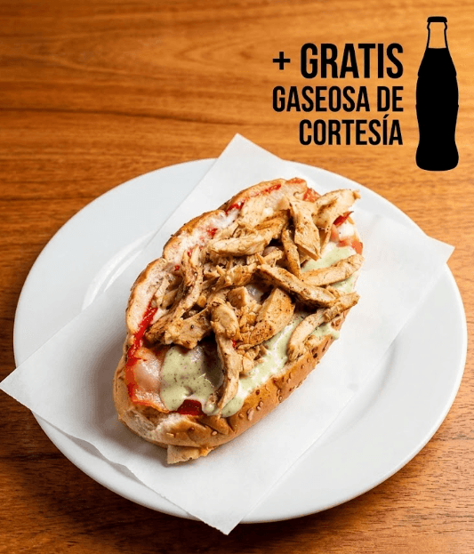 PERRO TITÁN BURGUER DE POLLO + GASEOSA