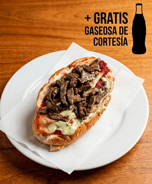 PERRO TITÁN BURGUER DE CARNE + GASEOSA