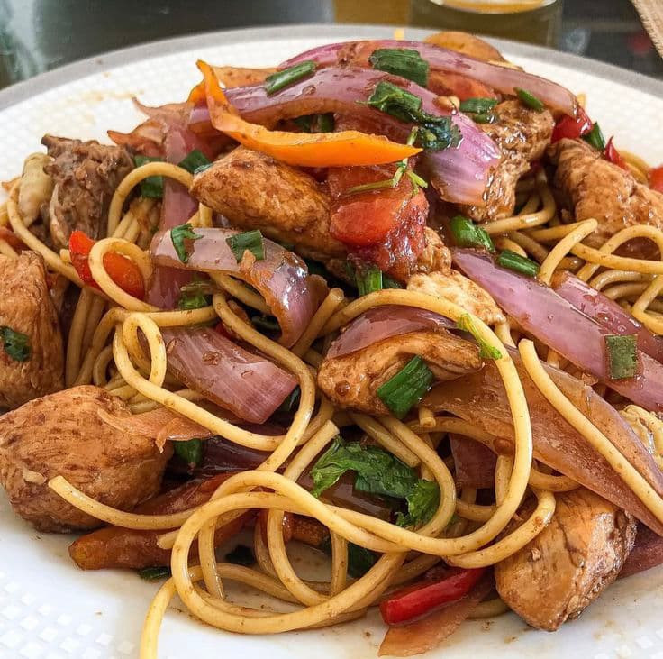 Tallarín Criollo de Pollo