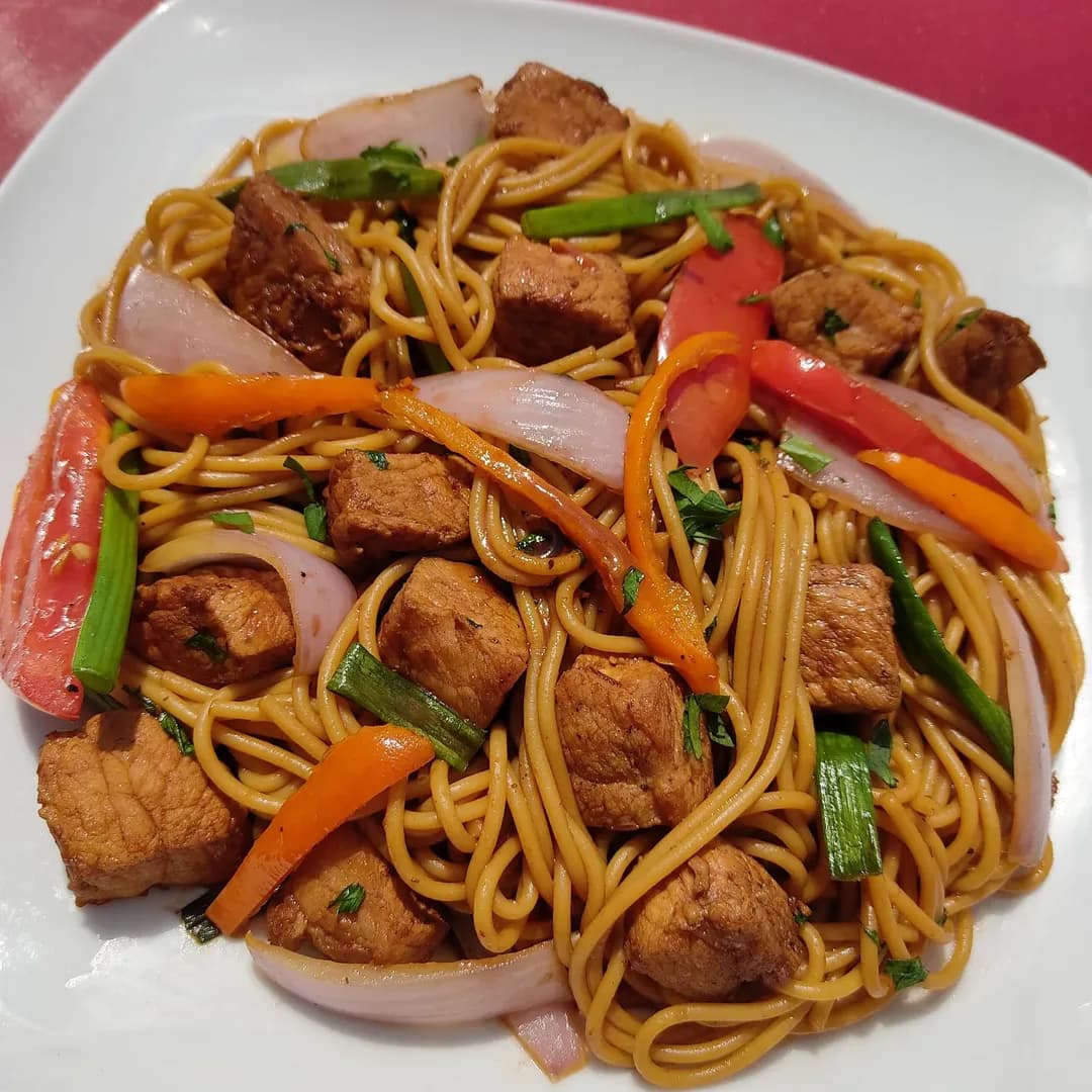 Tallarín Saltado