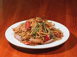 Tallarín Saltado Criollo de Pollo
