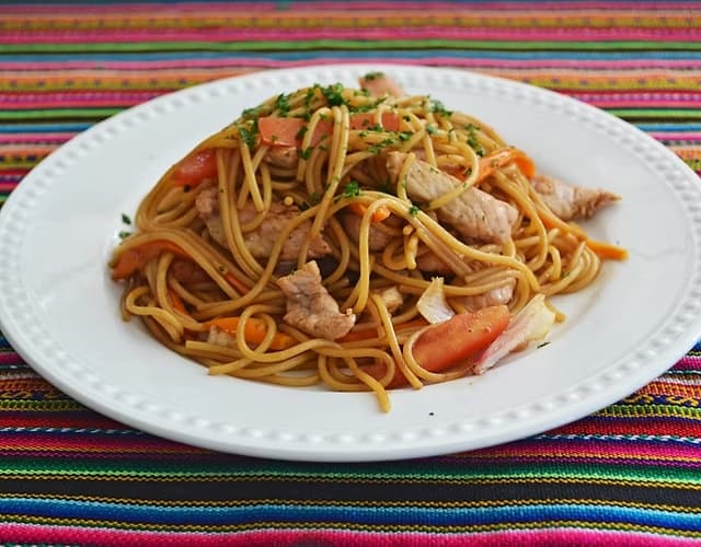 Tallarín Saltado Criollo de Chancho